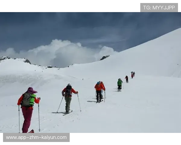高山滑雪训练营建立学员装备共享库，高山滑雪训练方法